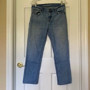 Old Navy perfect straight midrise fit. Size 8.